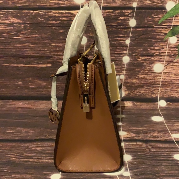 🌺 MICHAEL KORS 🌺 HOPE BROWN MEDIUM MESSENGER - Picture 7 of 8